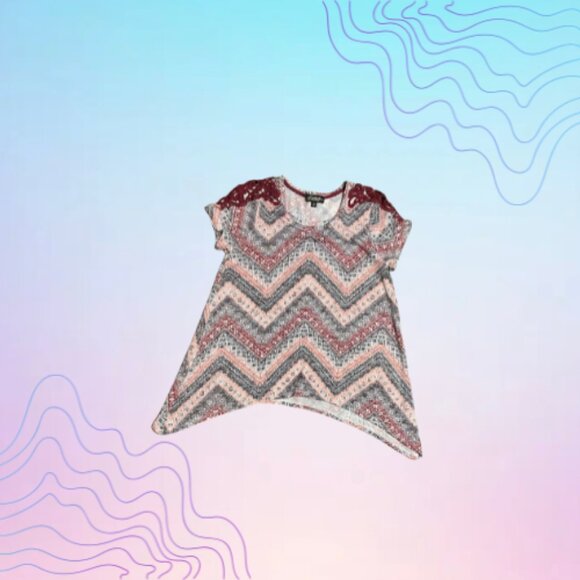 ABSOLUTELY FAMOUS Junior's Chevron Top - Picture 1 of 4